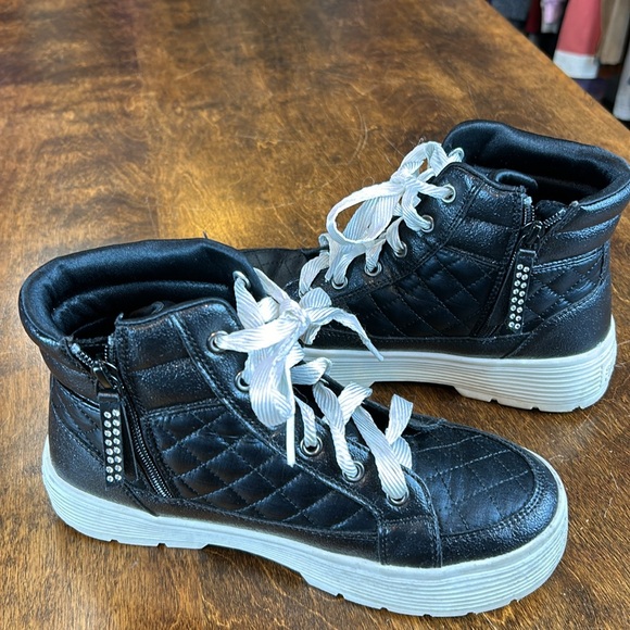 Sketchers - Picture 2 of 16